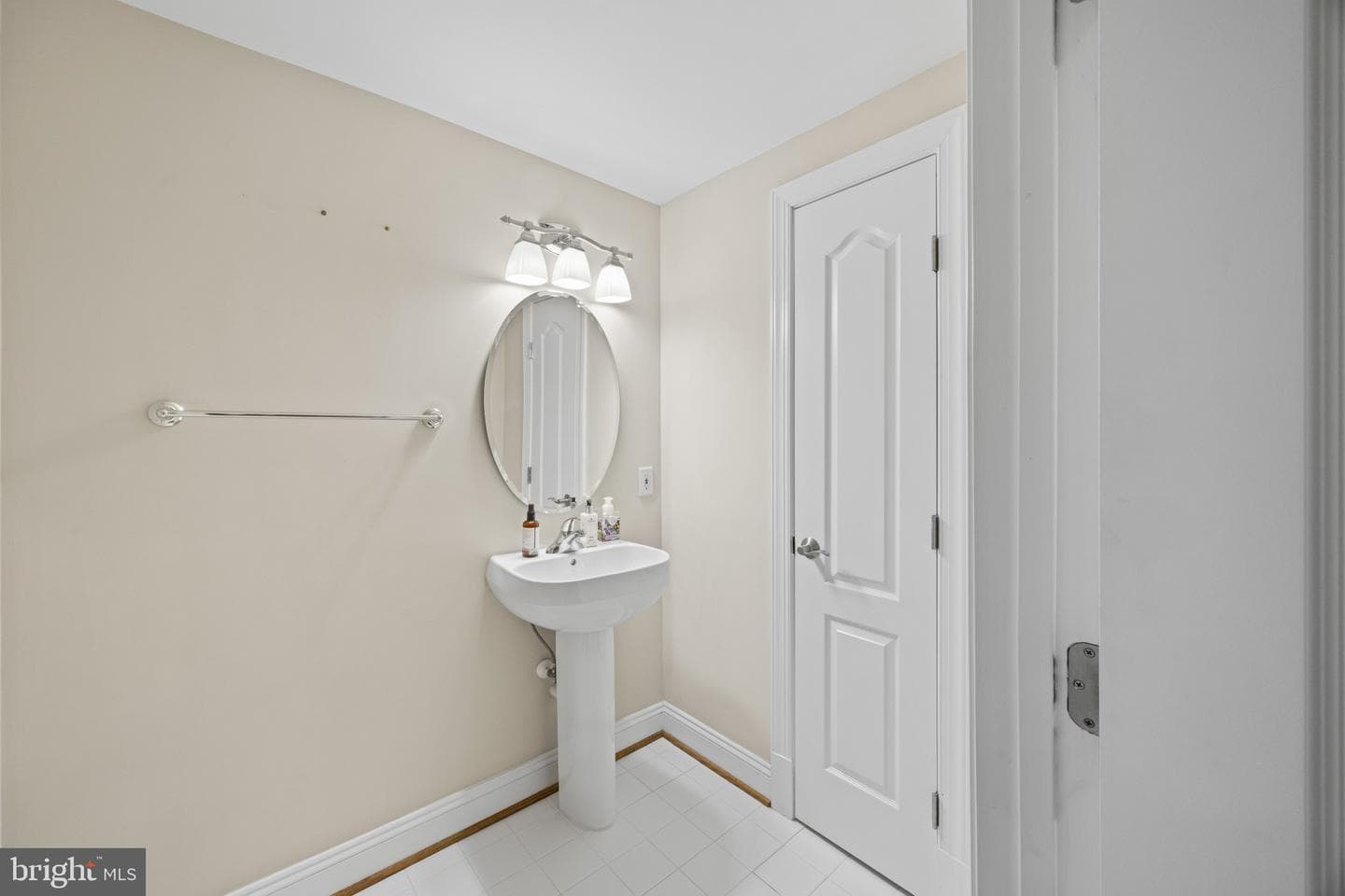 1614 Annesley Court photo 34