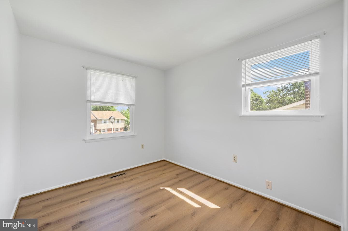 482 Kenora Drive photo 15