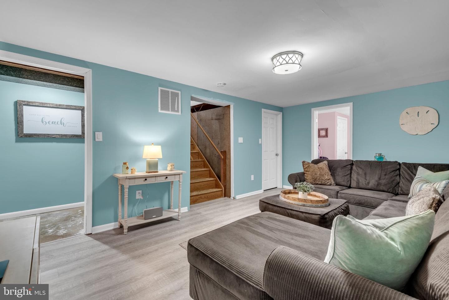 536 Manor Road photo 32