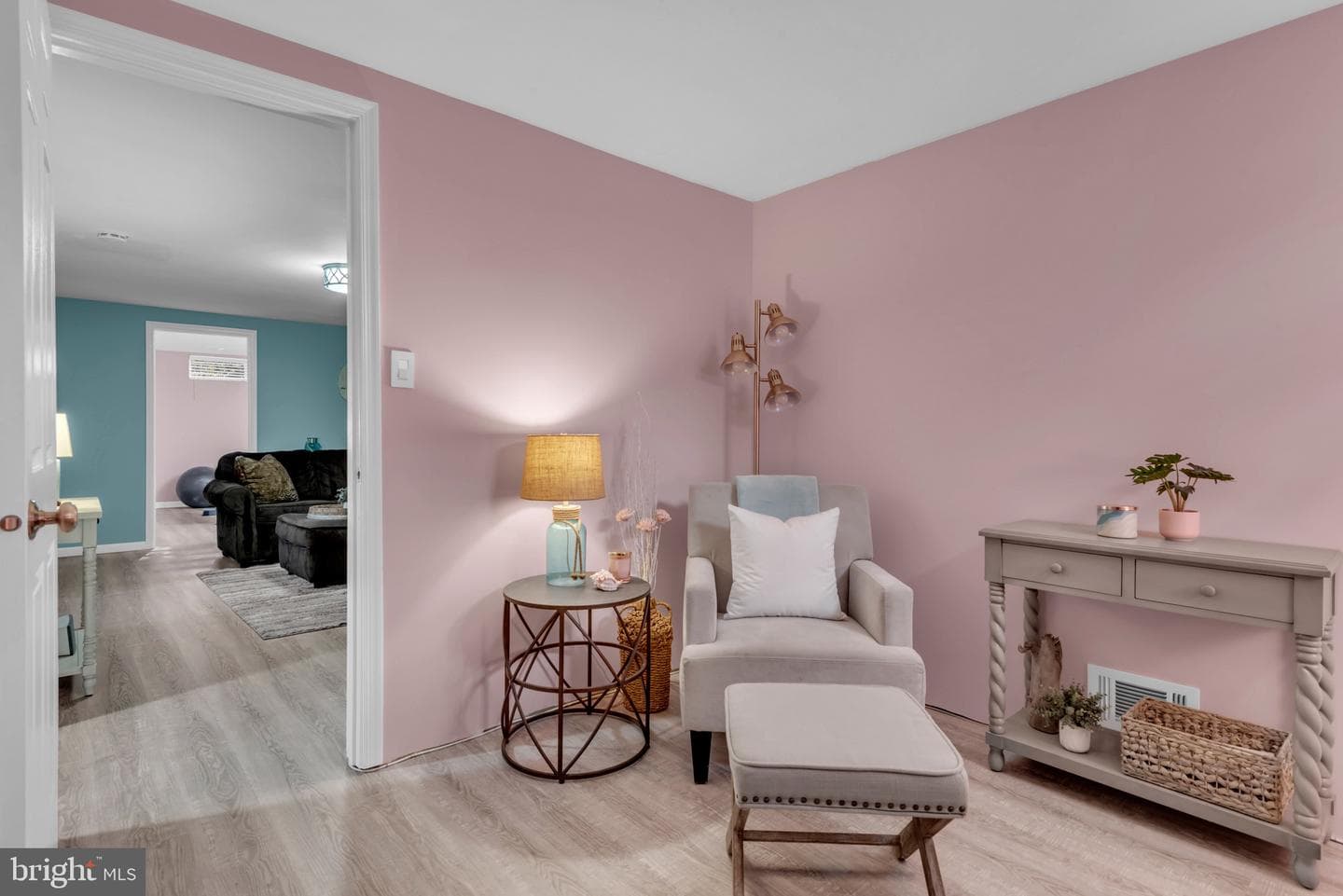 536 Manor Road photo 35