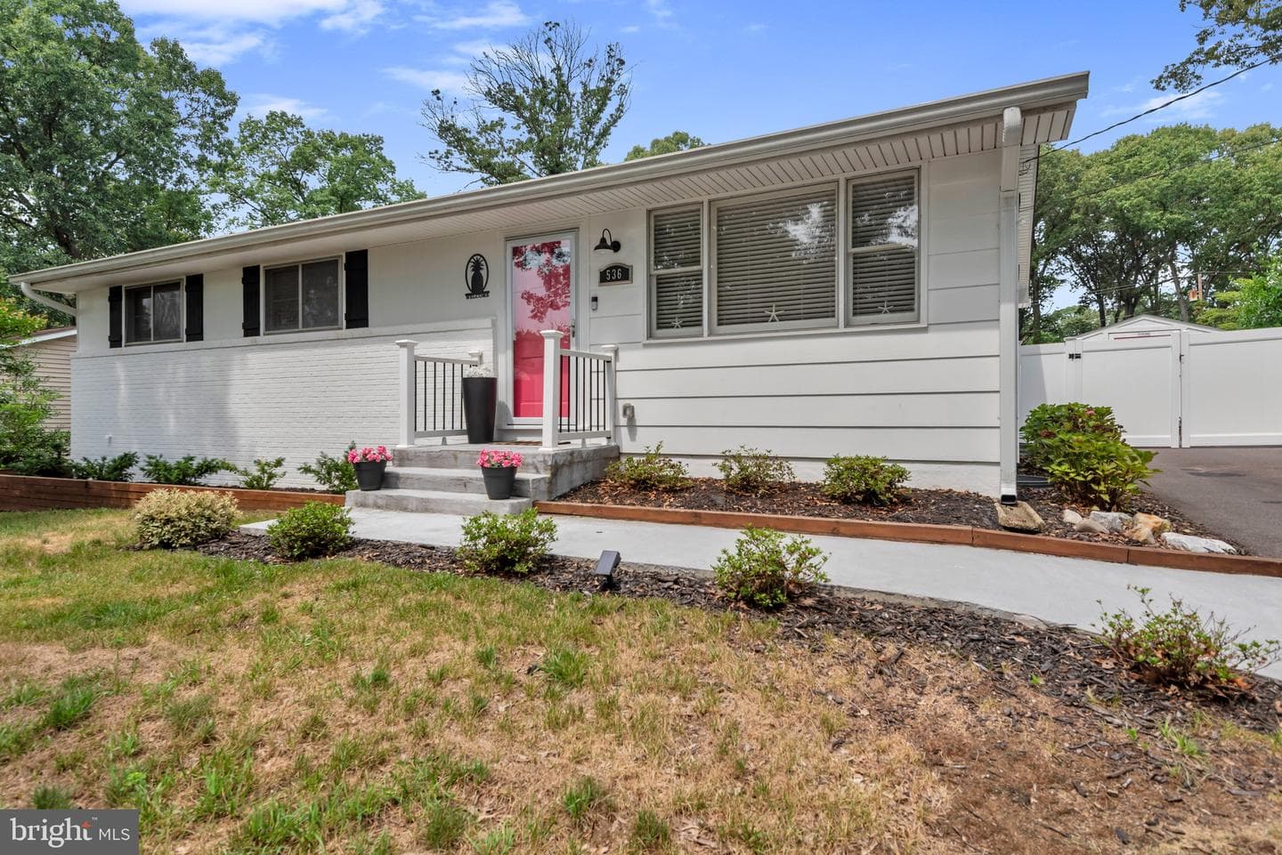 536 Manor Road photo 5