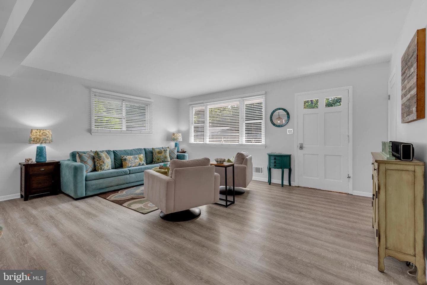 536 Manor Road photo 9