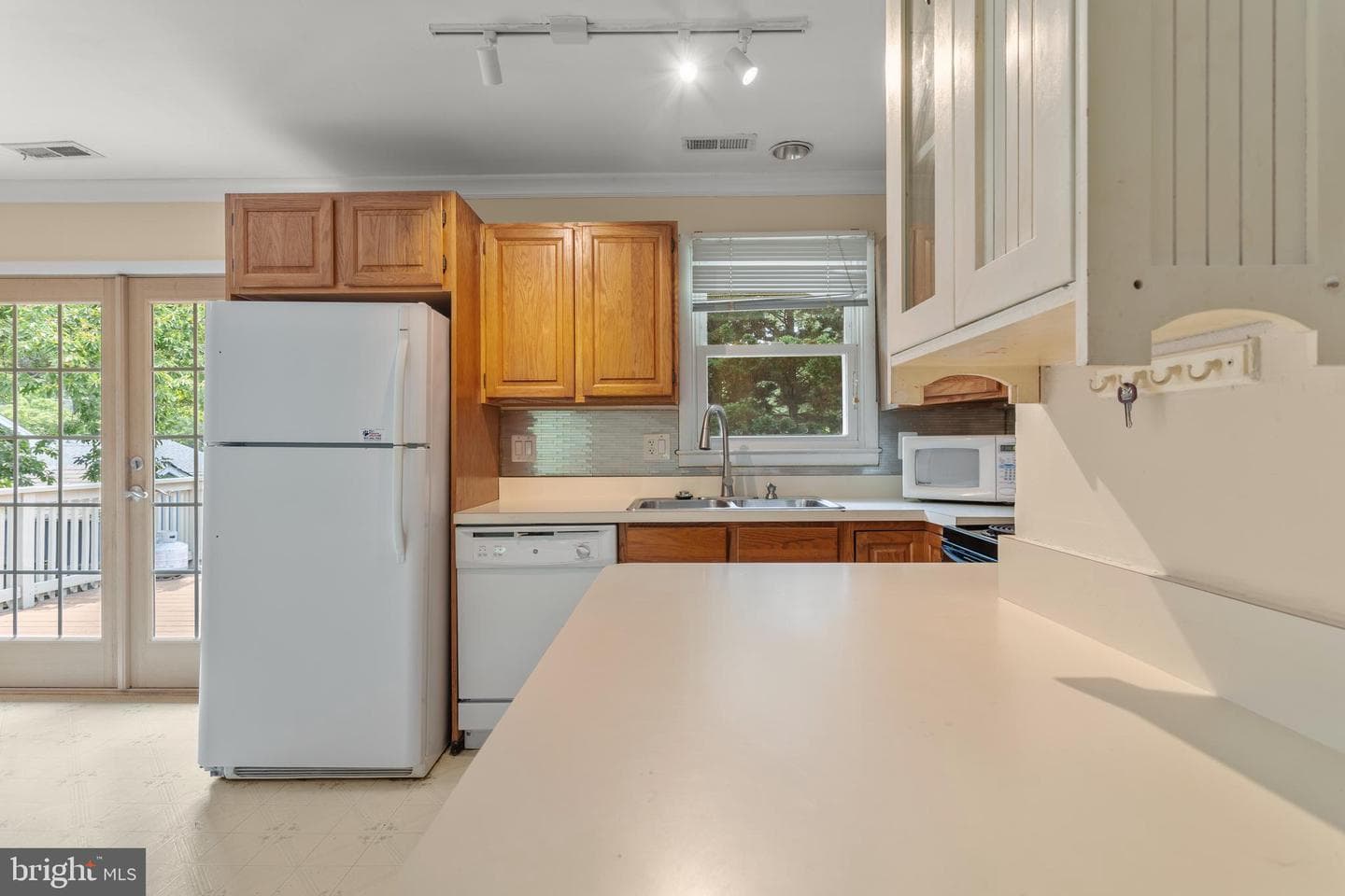1099 Linden Tree Drive photo 10