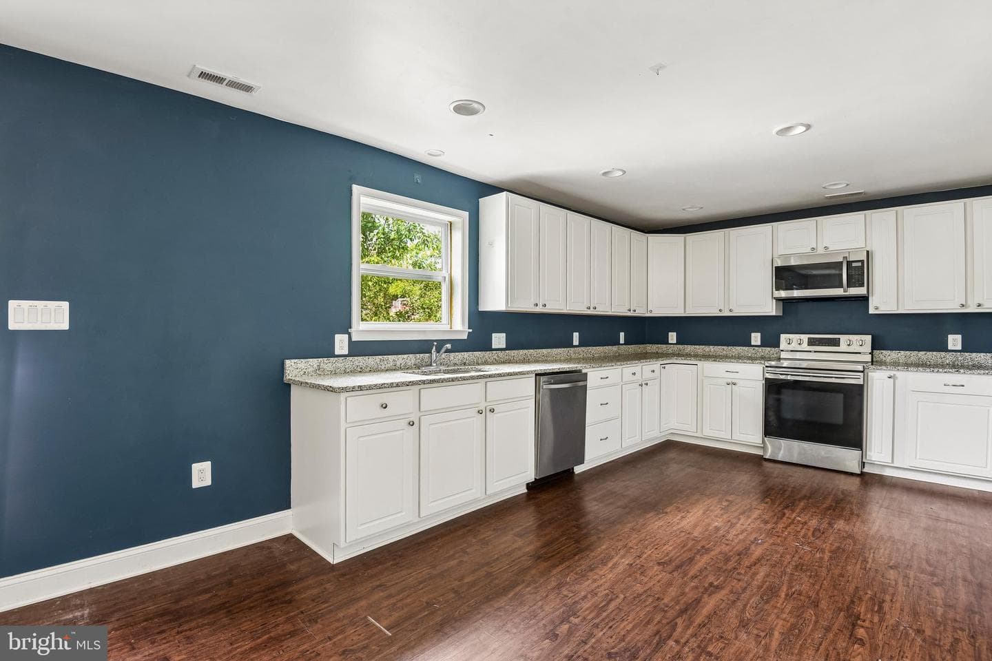 703 Cedar Avenue photo 10