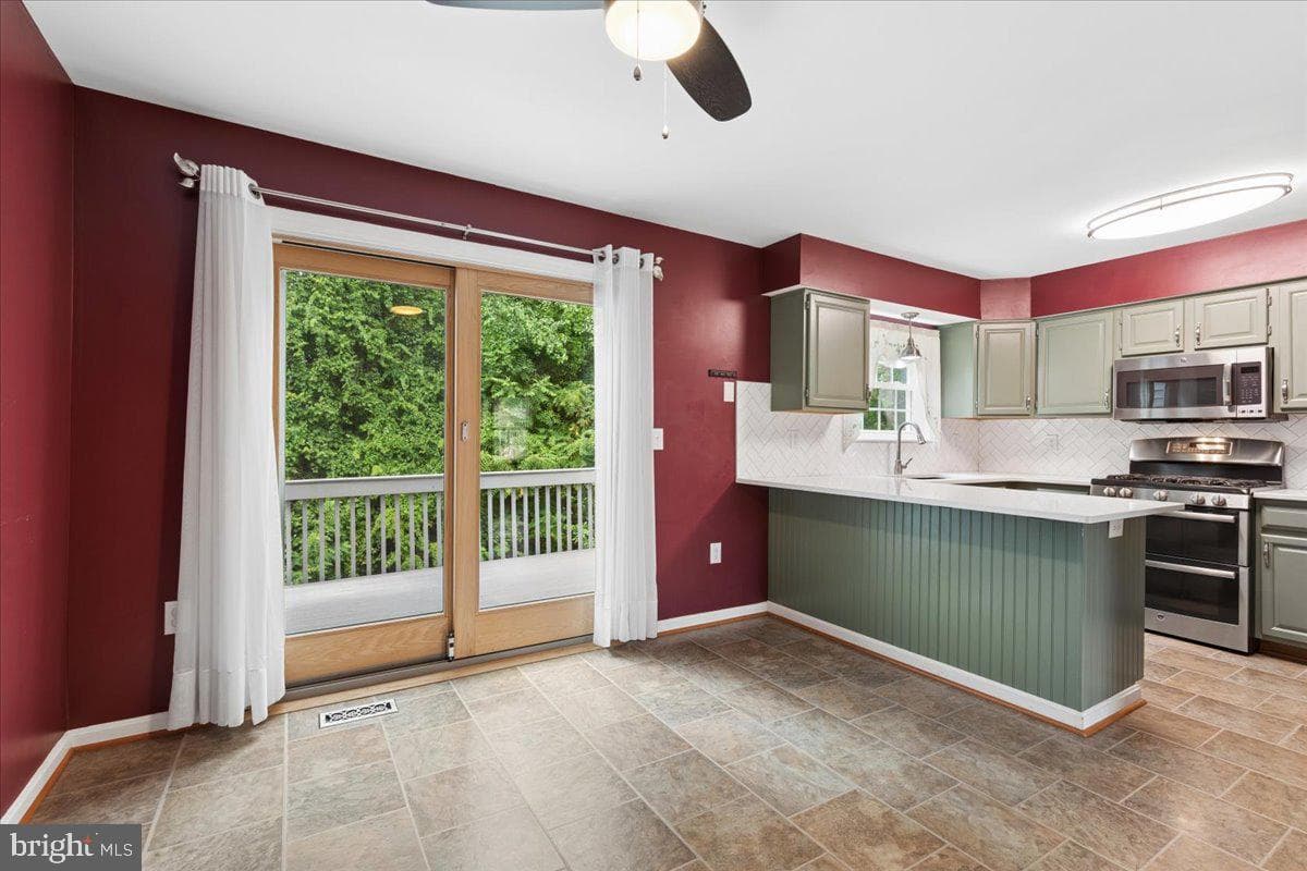 1214 Farley Court N photo 5