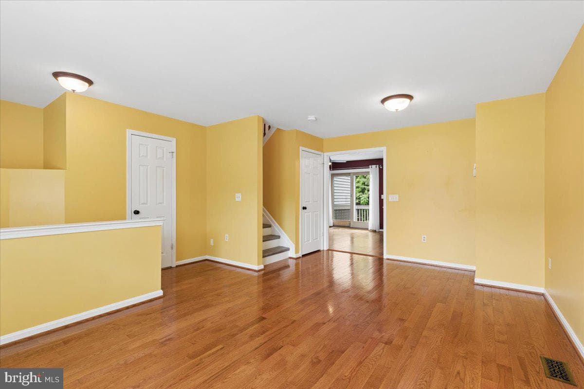 1214 Farley Court N photo 6