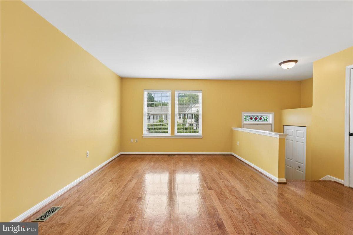 1214 Farley Court N photo 8