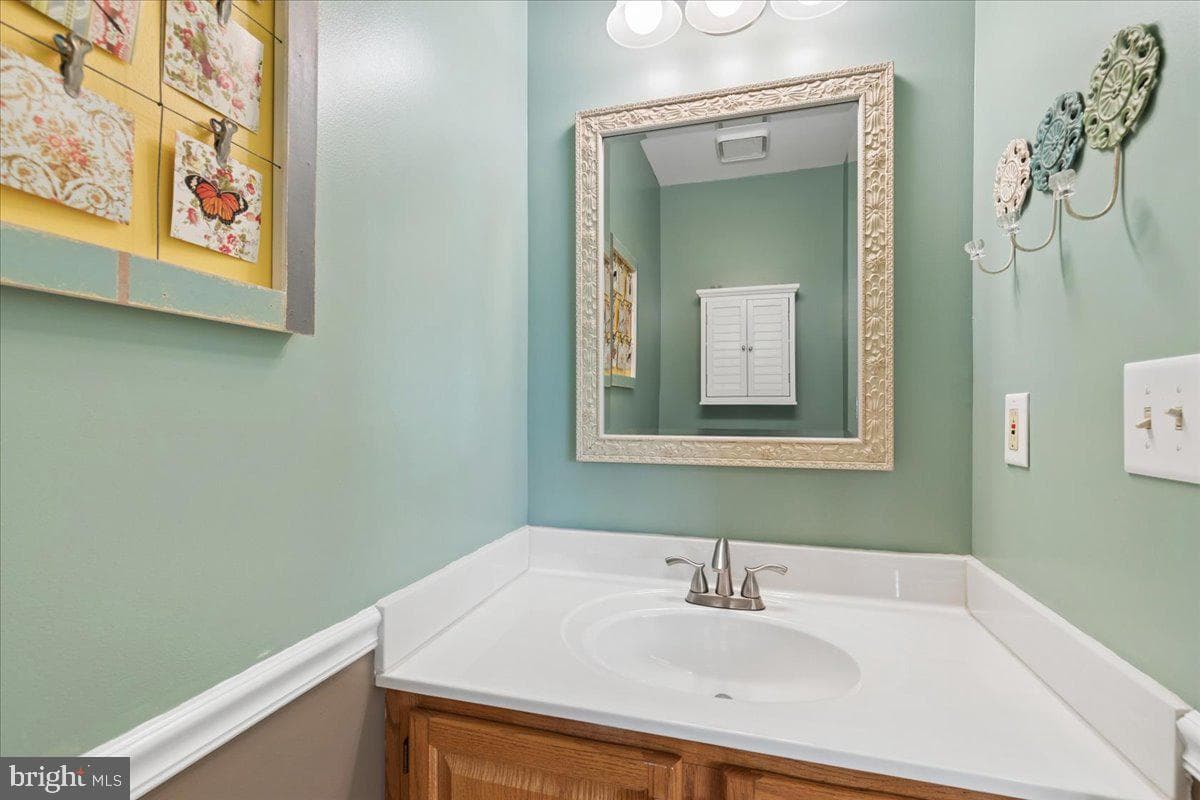 1214 Farley Court N photo 9