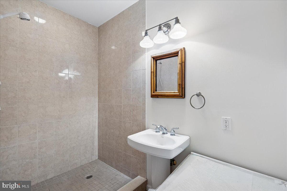 126 Gilbert Court photo 34