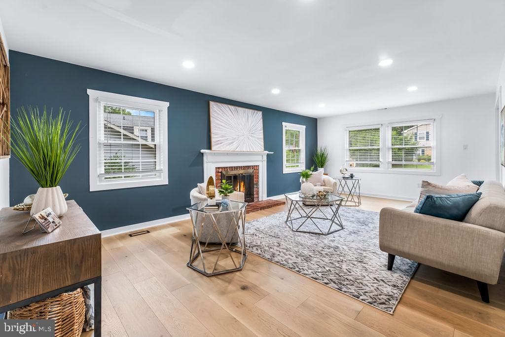 1782 Shaftsbury Avenue photo 61