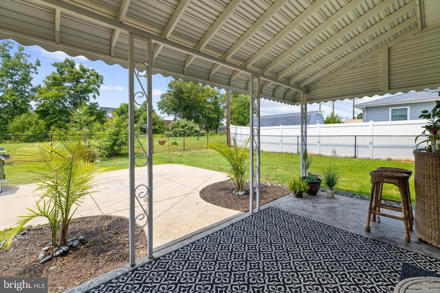 1402 Scanlan Drive photo 29