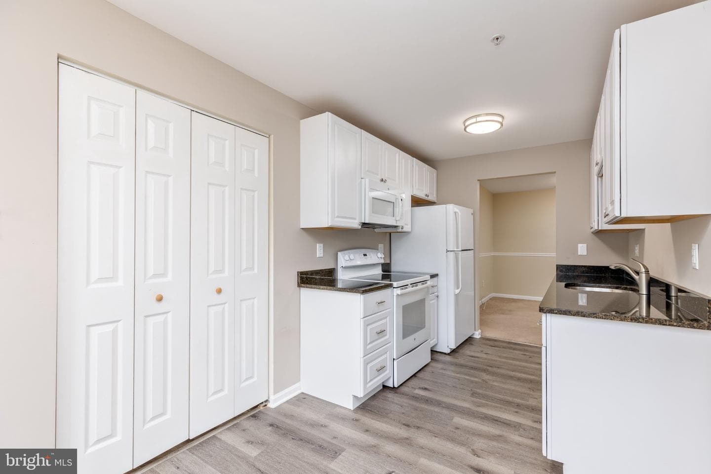 312 Blue Water Court #104 D photo 6