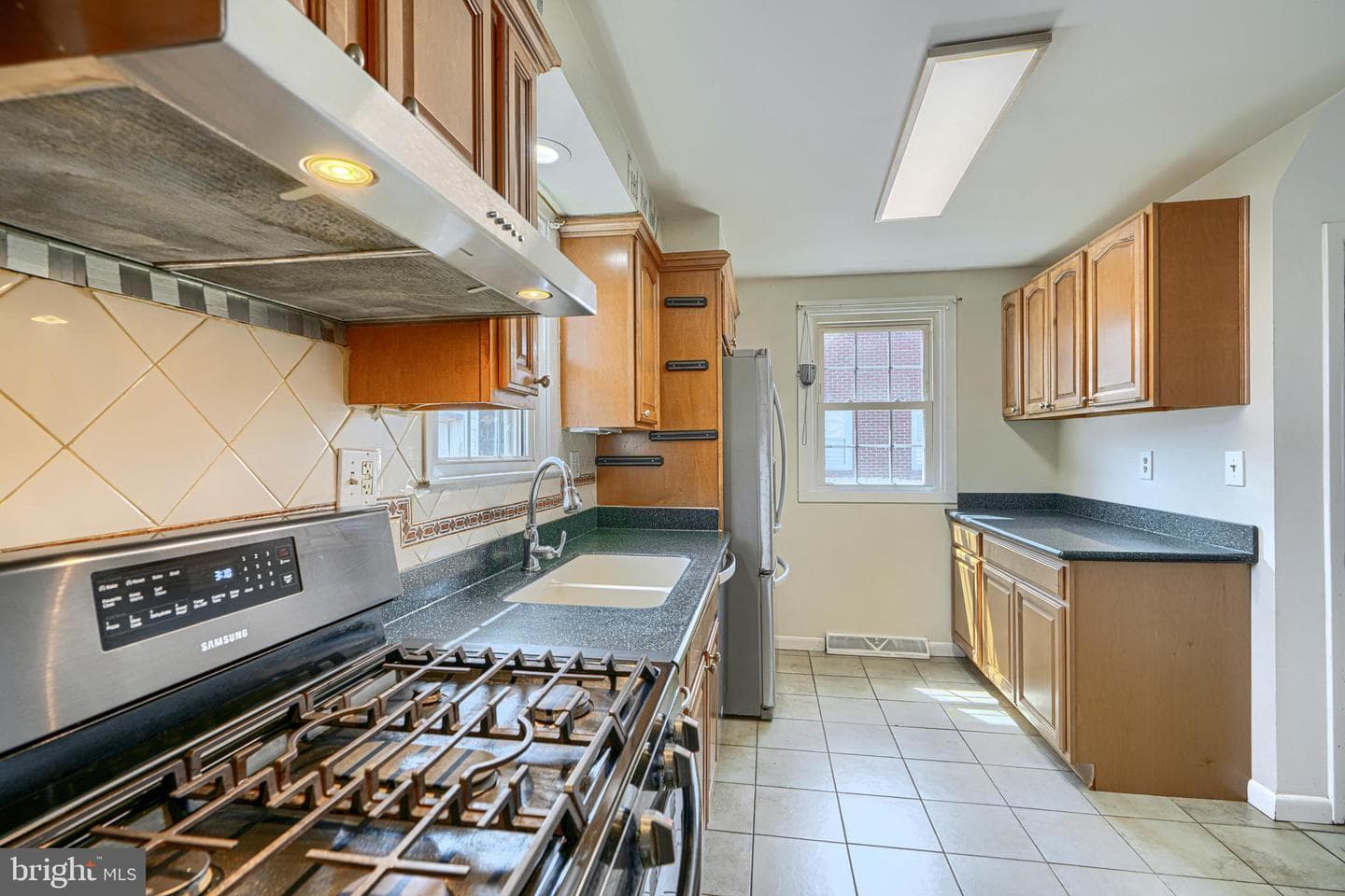 559 Fairmount photo 14