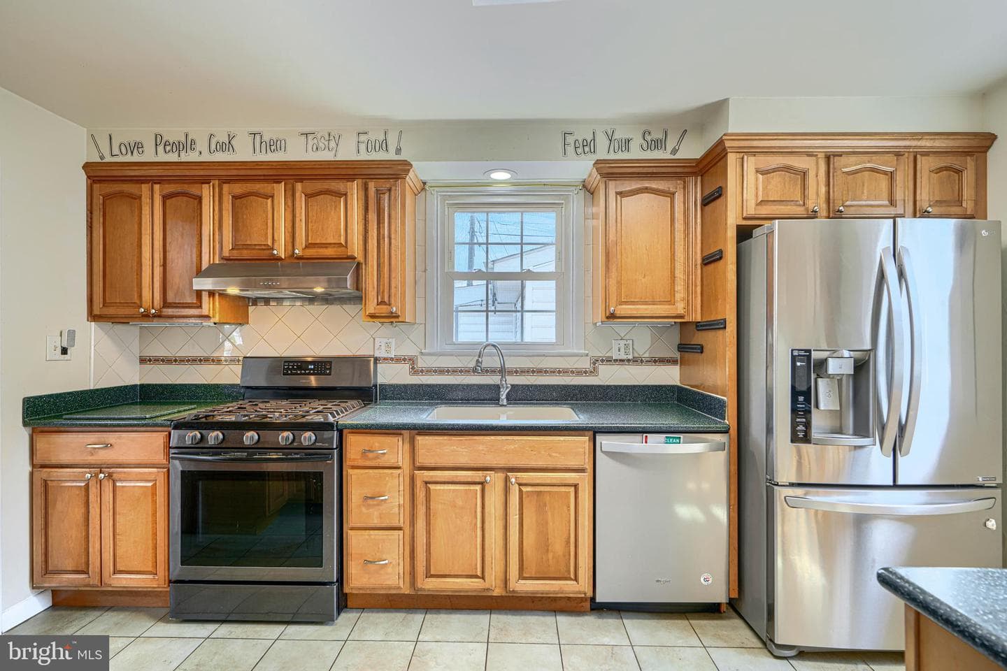 559 Fairmount photo 16