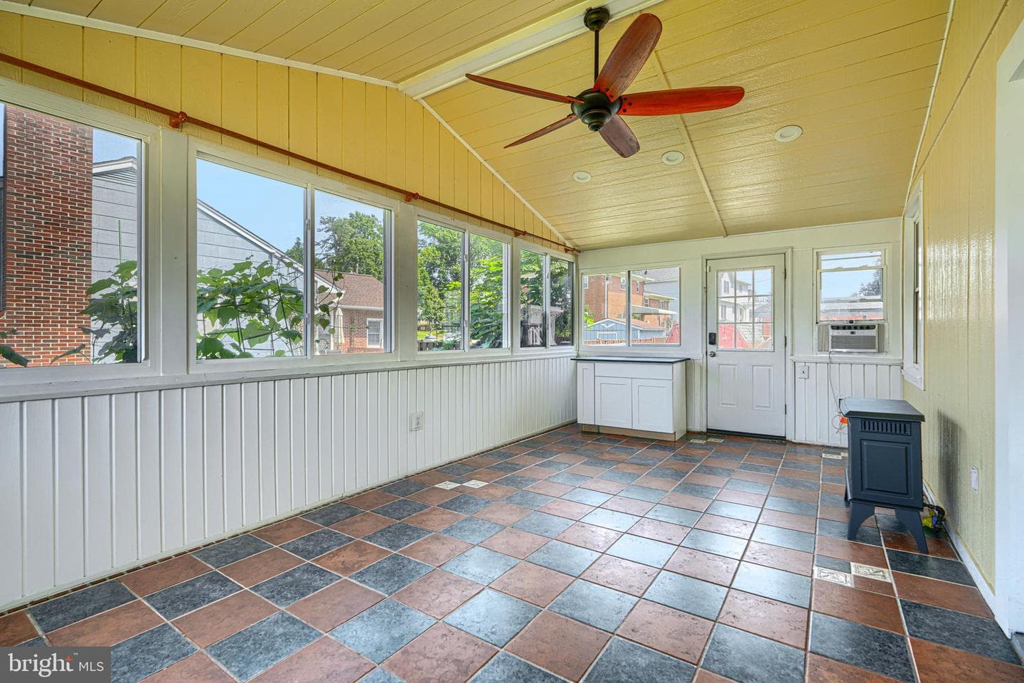 559 Fairmount photo 18
