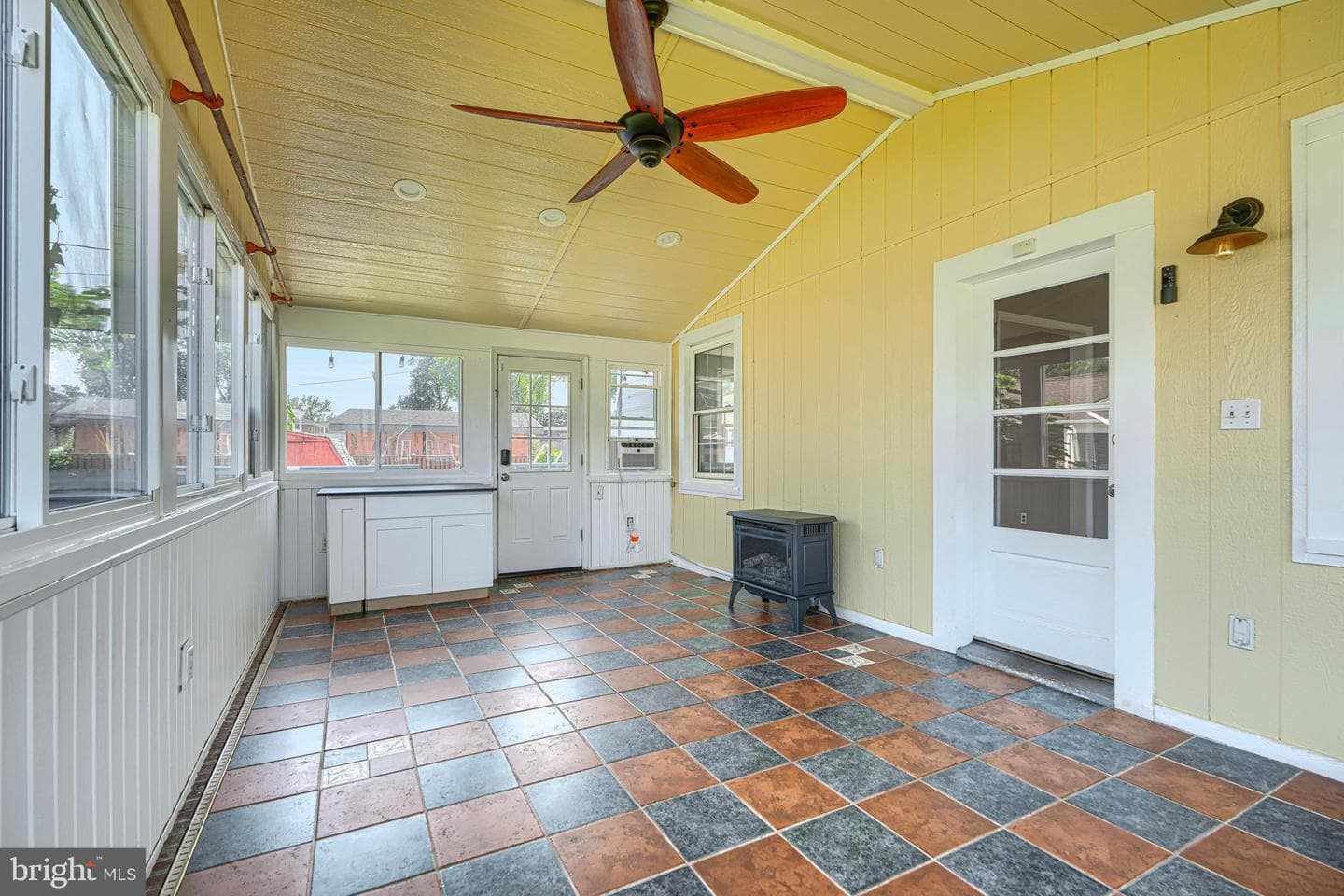 559 Fairmount photo 19