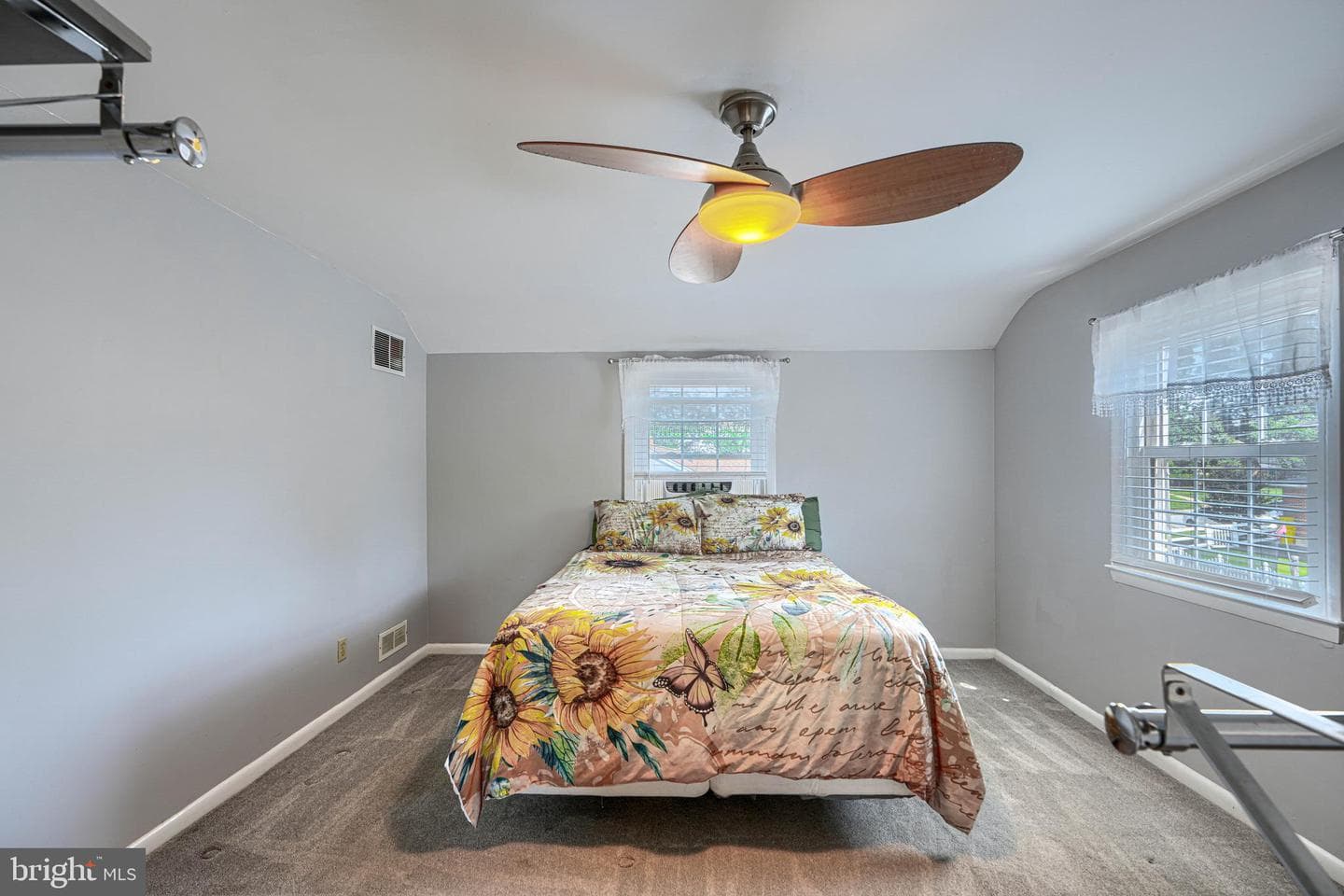 559 Fairmount photo 28