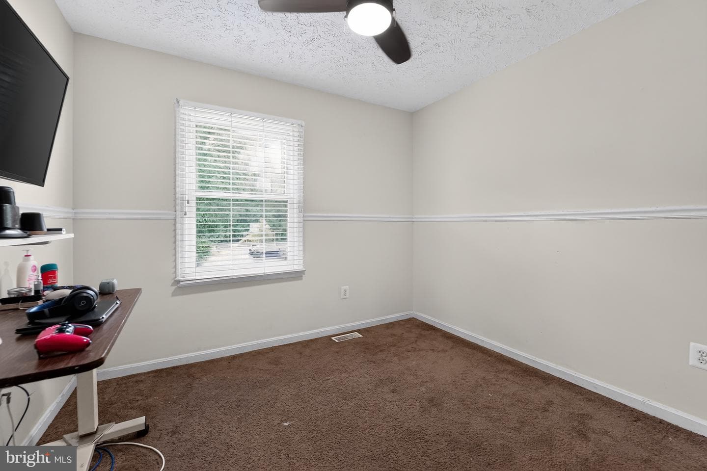7562 Greenknoll Court photo 9