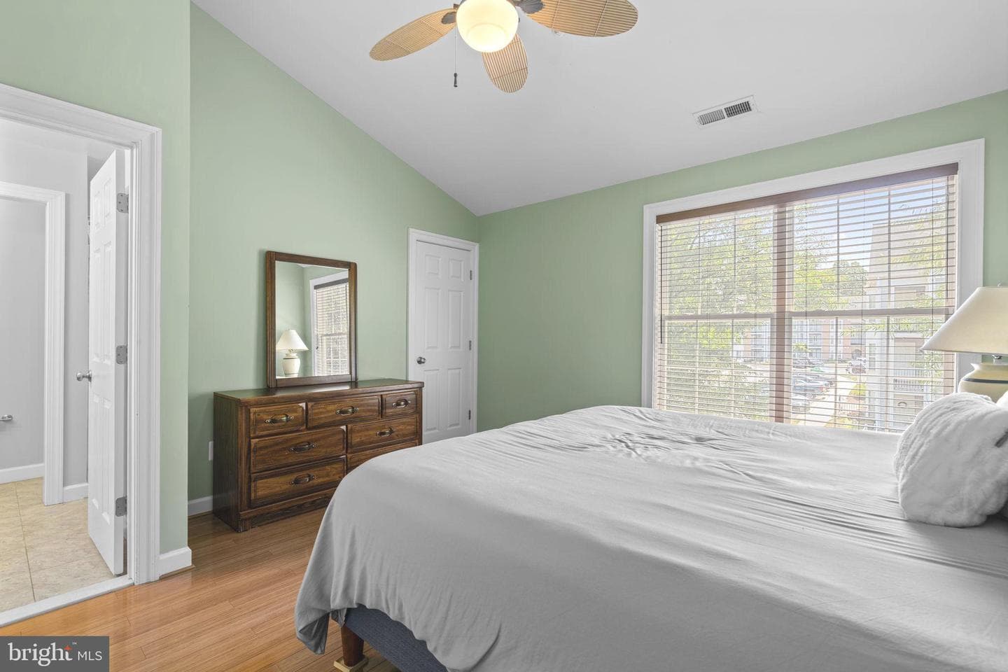 2023 Compton Court photo 17