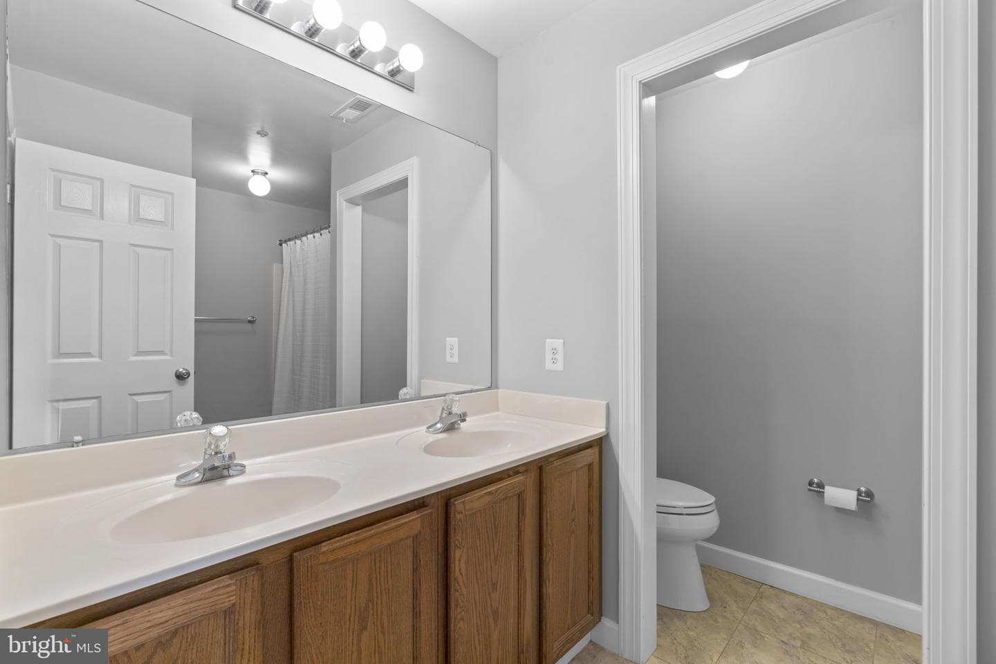 2023 Compton Court photo 18