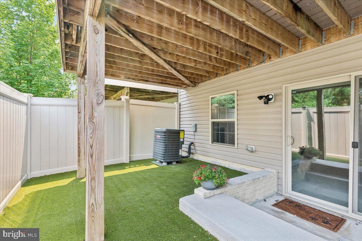 8109 Falcon Crest Drive photo 25