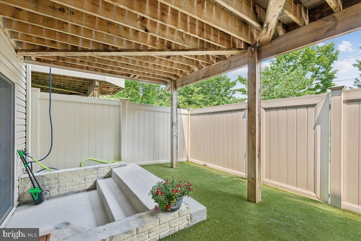 8109 Falcon Crest Drive photo 27