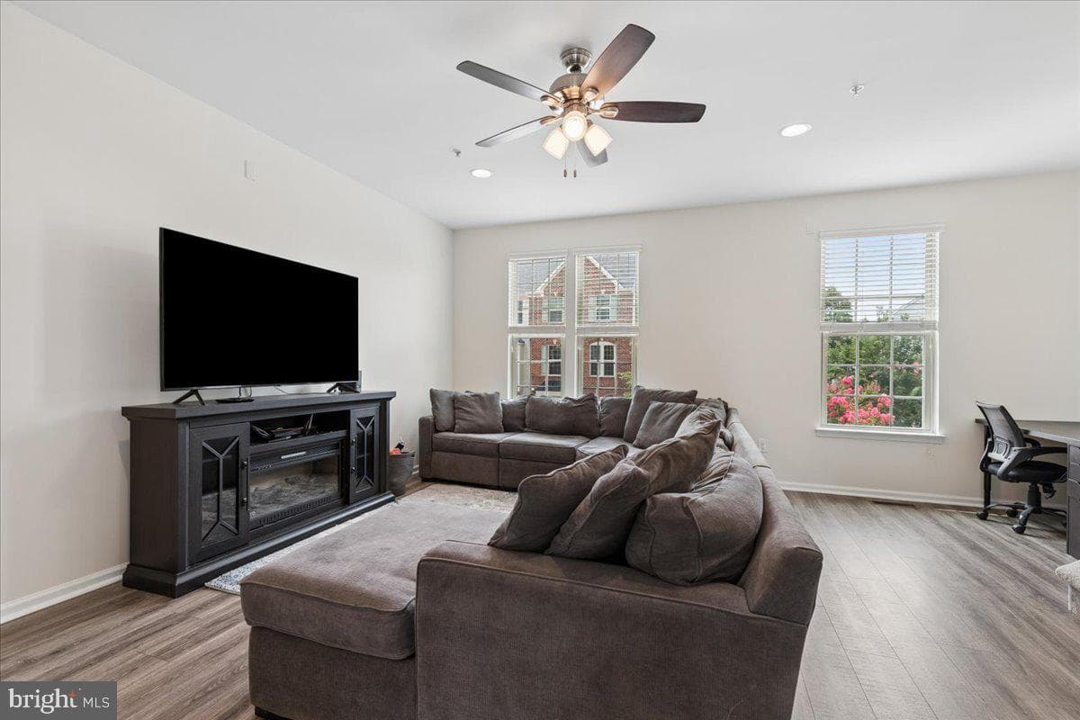 8109 Falcon Crest Drive photo 4