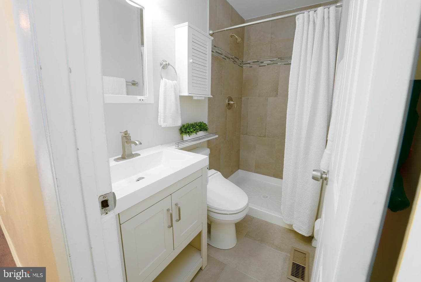 1025 Commanders Way N photo 5