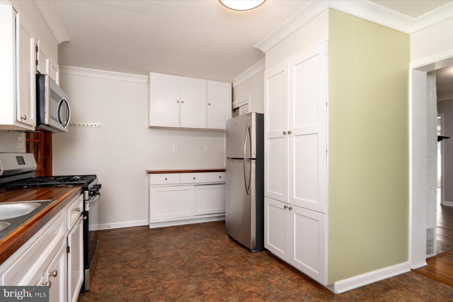 2033 Shore Drive photo 10