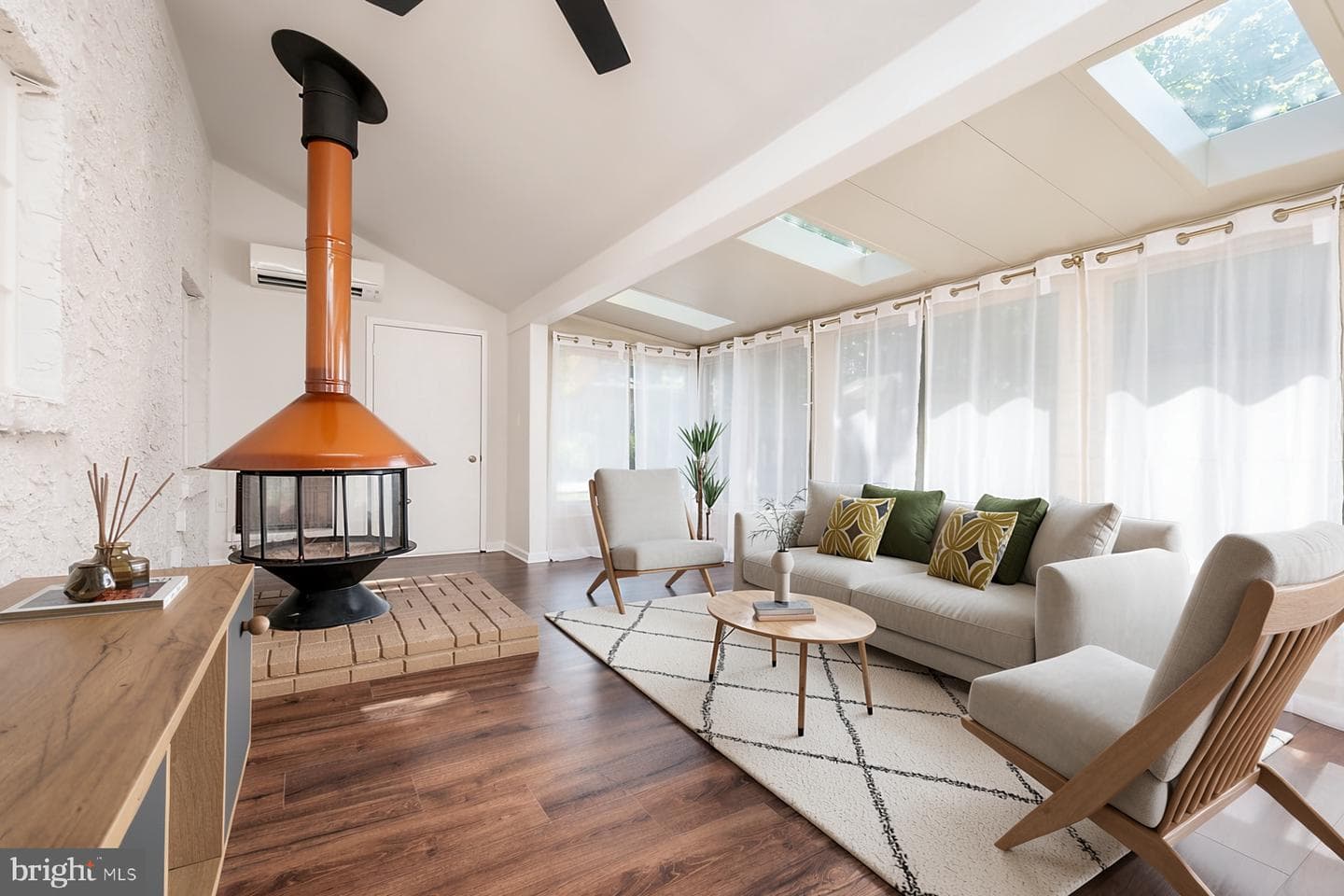 2033 Shore Drive photo 6
