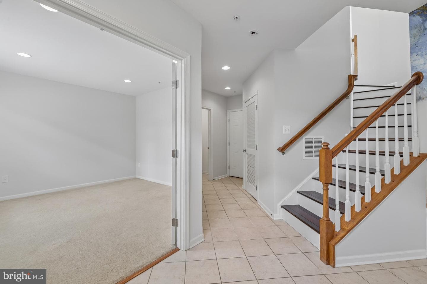 7644 Sandhurst Lane photo 10