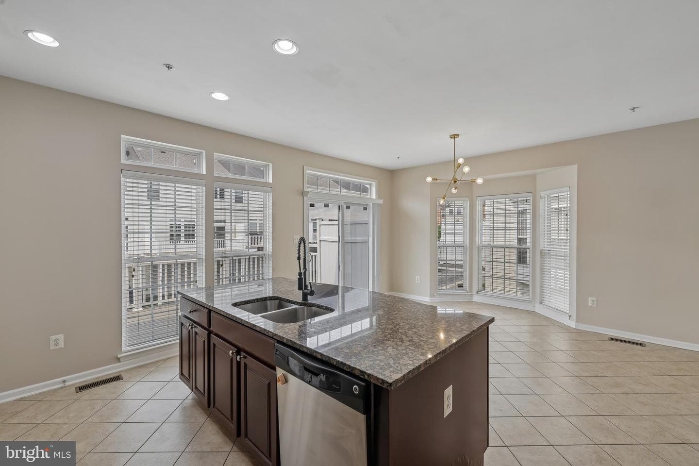 7644 Sandhurst Lane photo 20