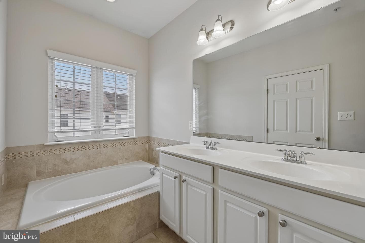 7644 Sandhurst Lane photo 26