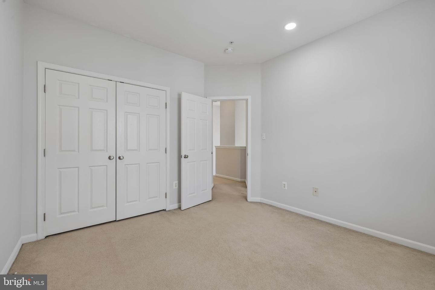 7644 Sandhurst Lane photo 32