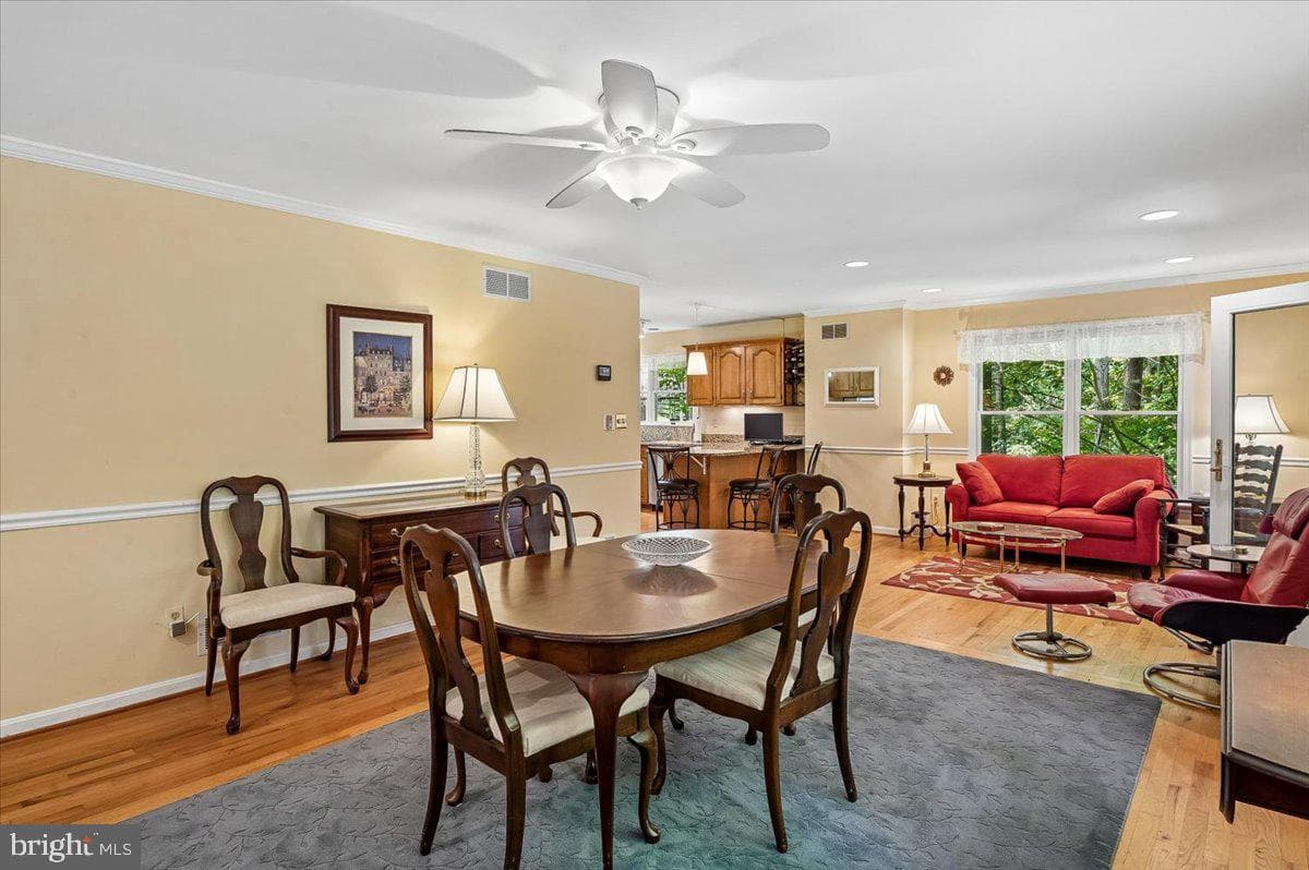 1070 Foxcroft Run photo 13