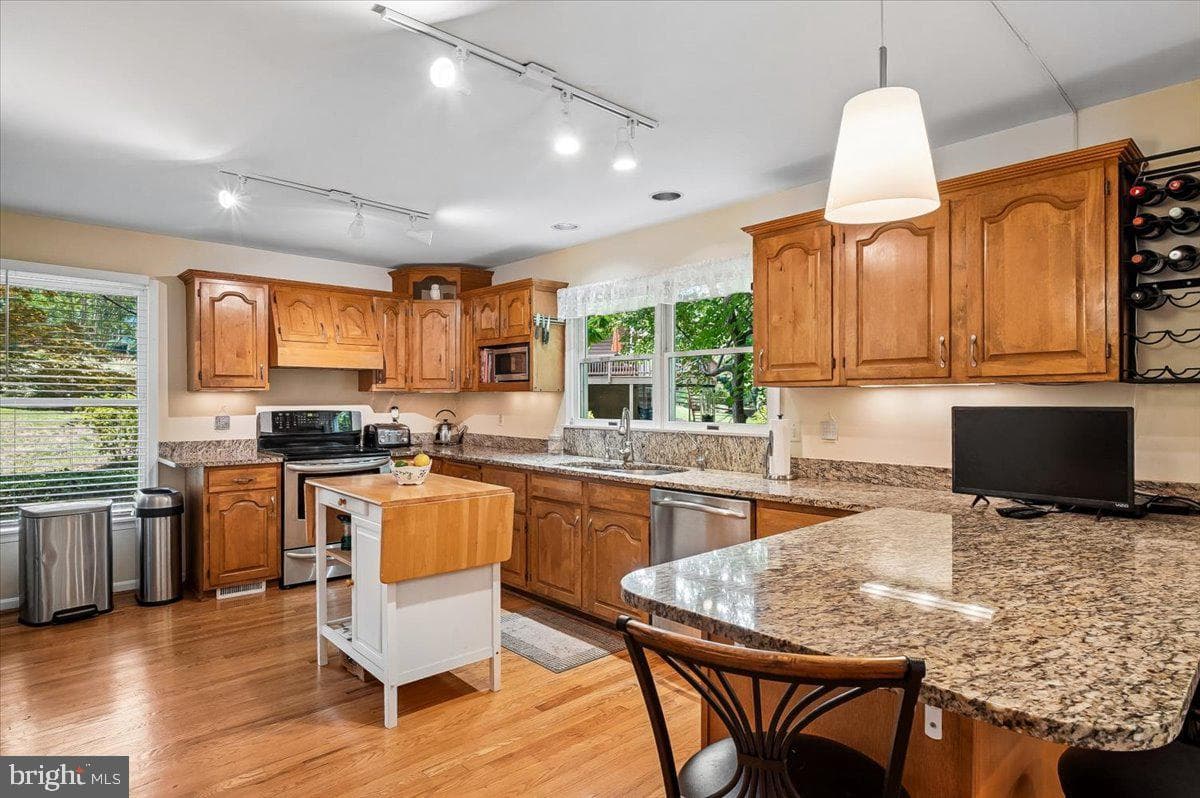 1070 Foxcroft Run photo 16