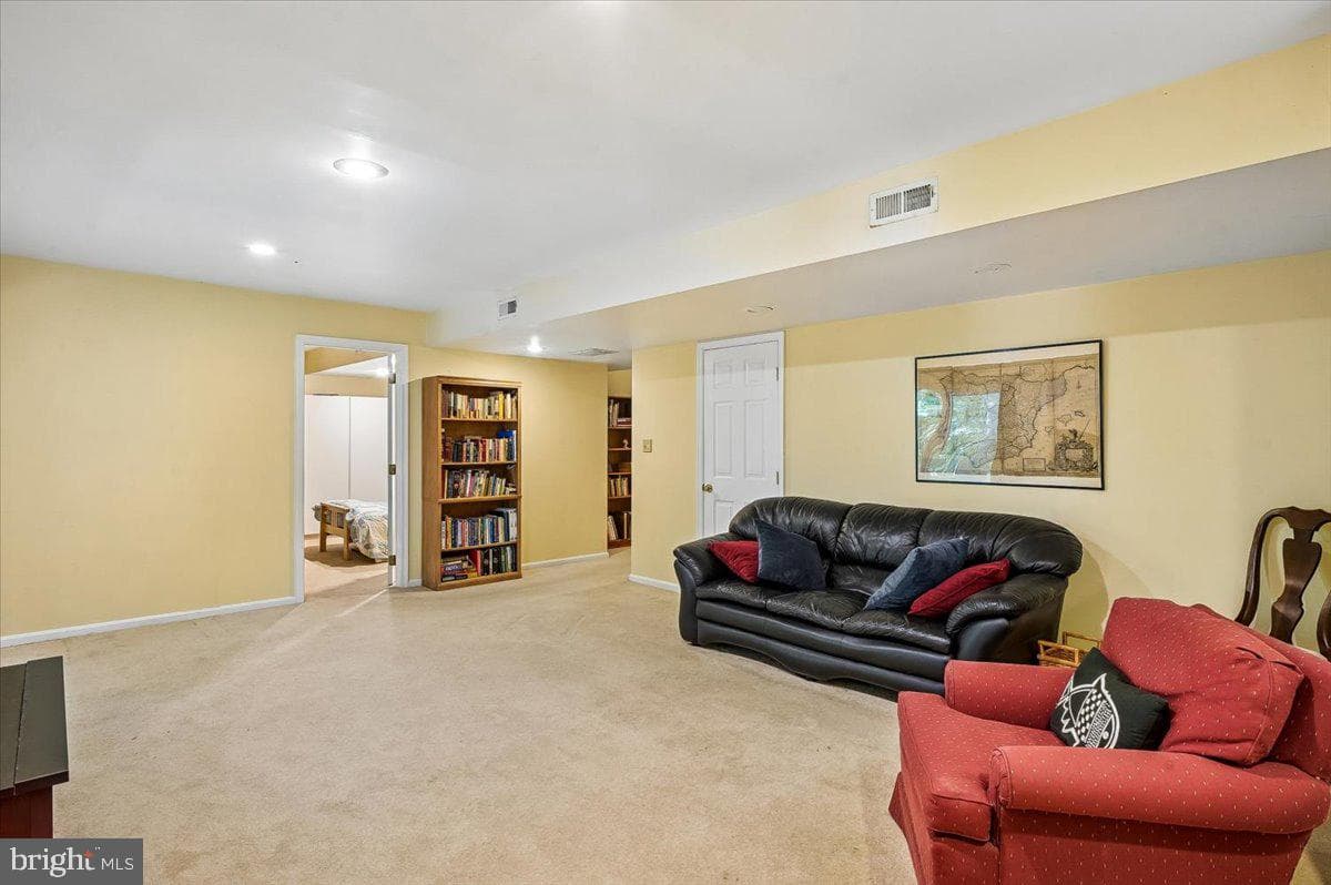 1070 Foxcroft Run photo 37