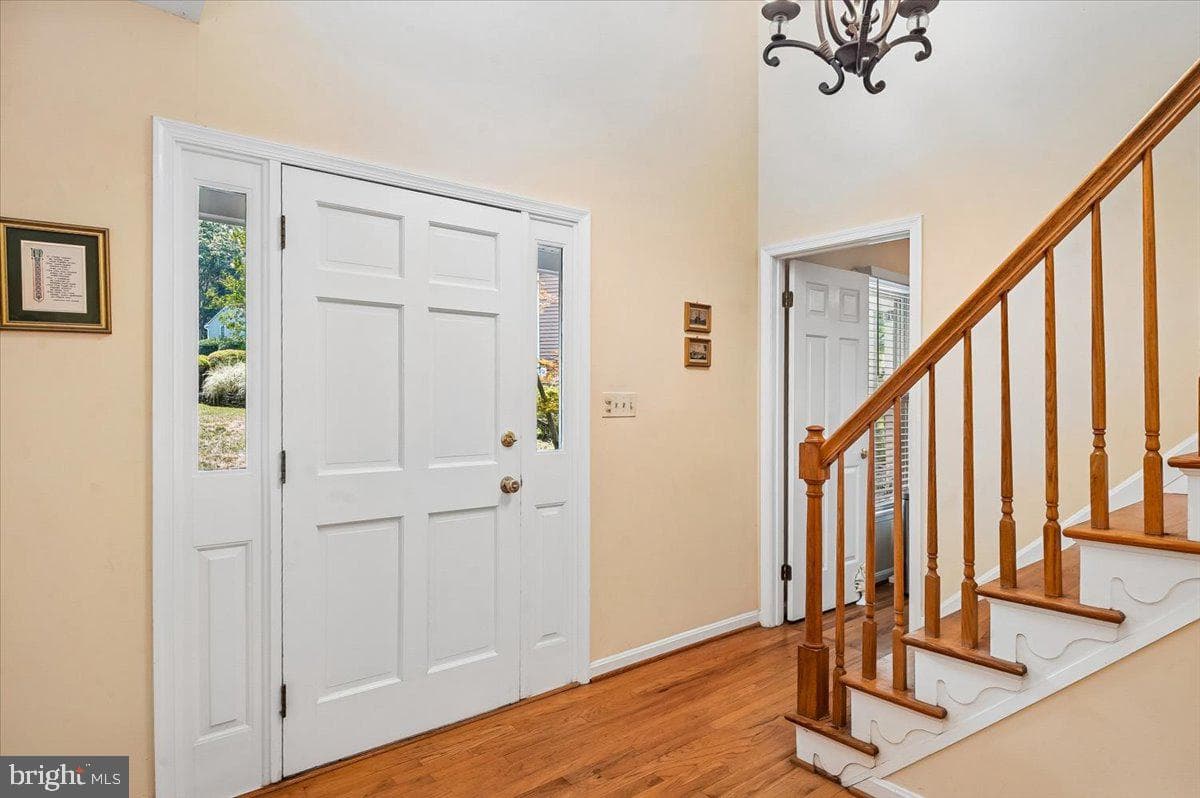 1070 Foxcroft Run photo 6