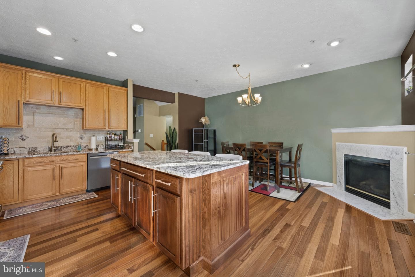 1511 Martock Lane photo 10