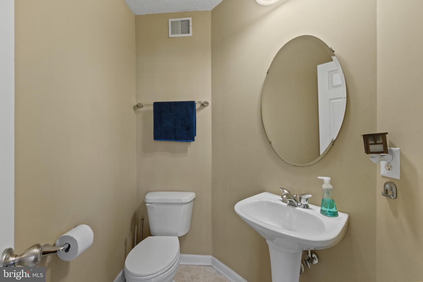 1511 Martock Lane photo 17