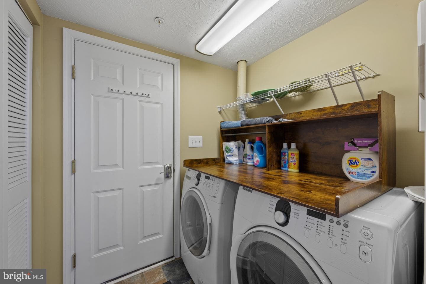 1511 Martock Lane photo 27