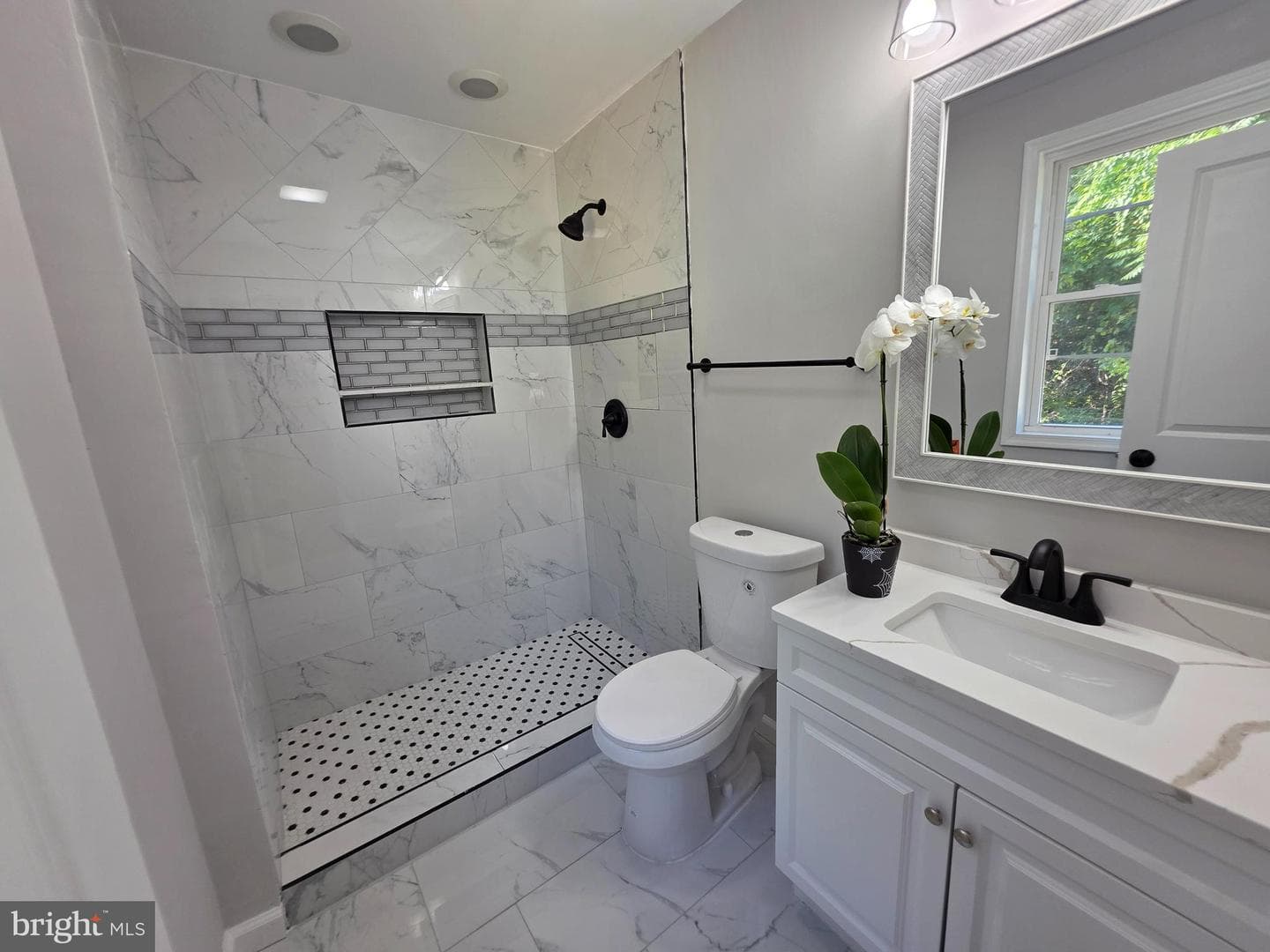 11816 Bedford ##rear photo 11
