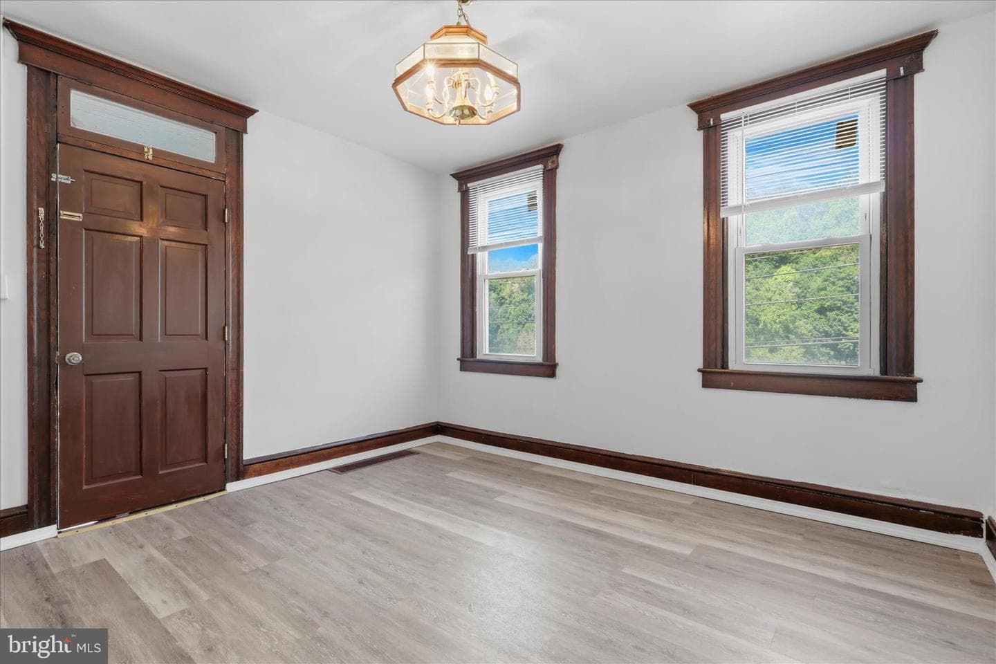 449 Baltimore Avenue photo 9