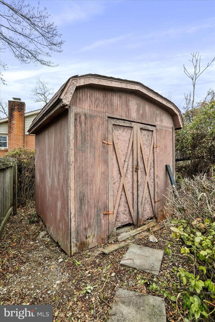 716 Winifred Road photo 32