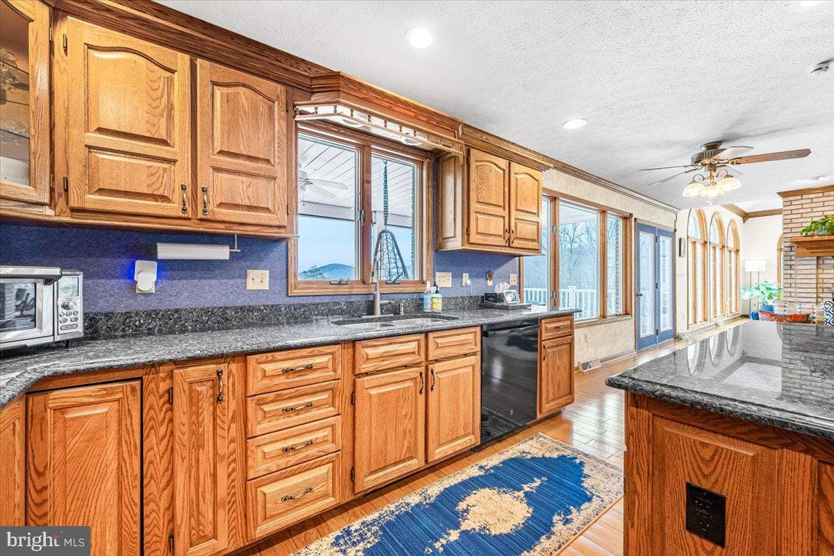 887 Weires Avenue photo 30