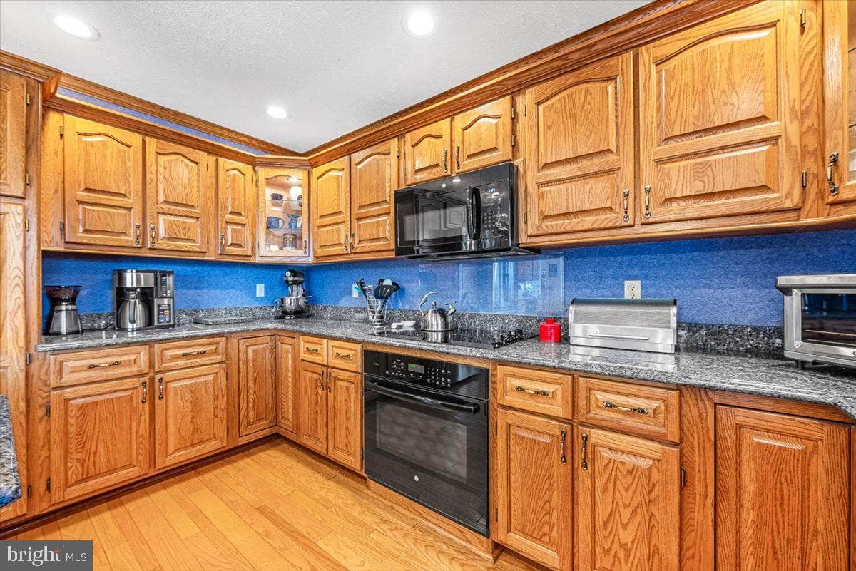 887 Weires Avenue photo 31