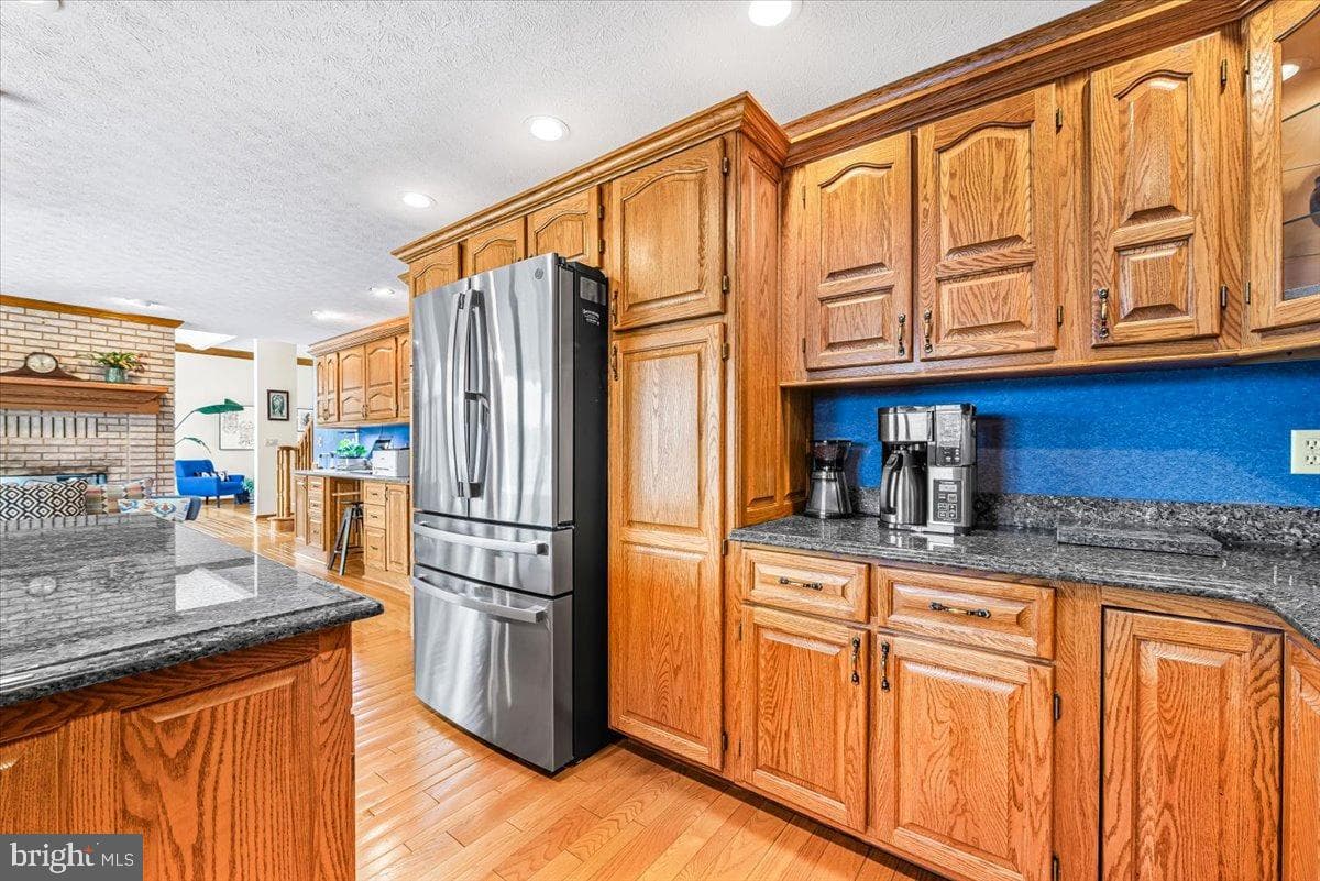 887 Weires Avenue photo 32