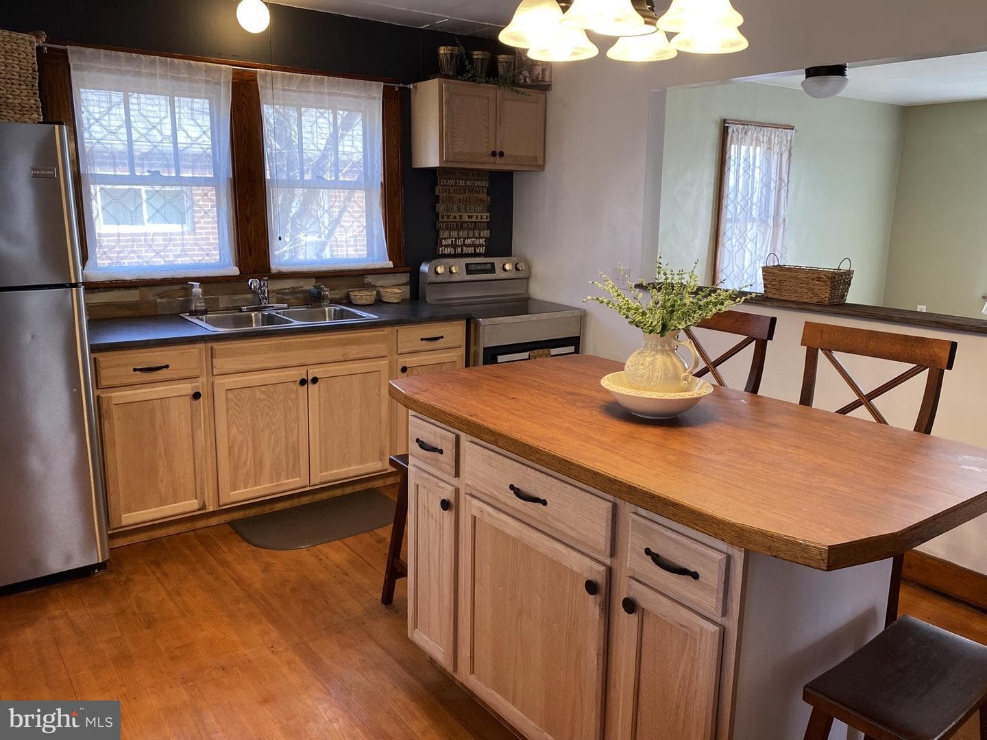 1012 Kent Avenue photo 9