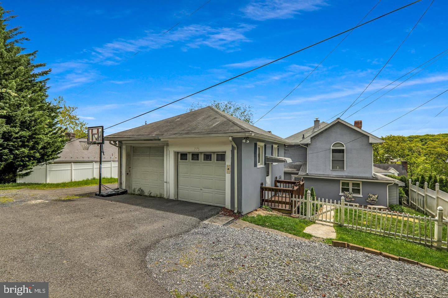 775 Macdonald Ter photo 6