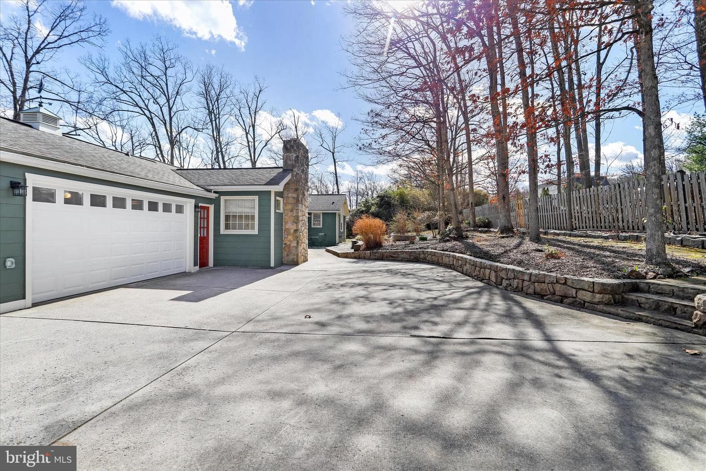 1039 Longwood Avenue photo 3
